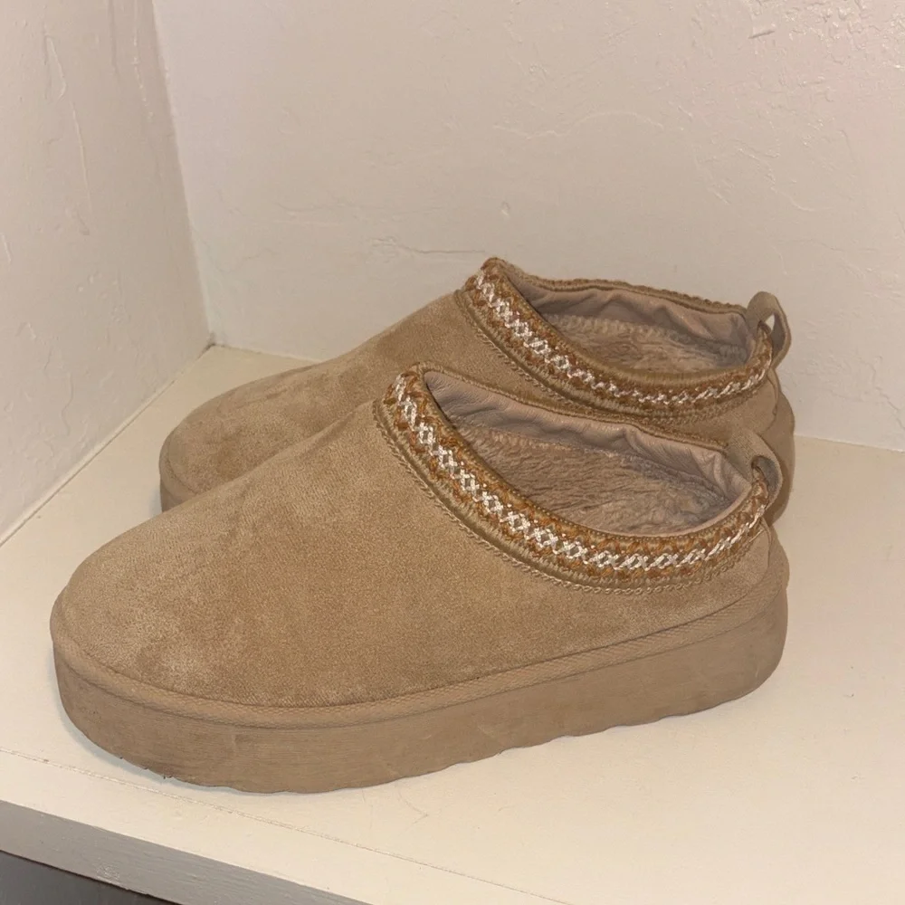 Mudd Kids Tan Suede Slip-On Slippers